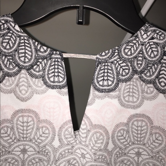 Women’s Light Pink, Gray, & Black Tank Top Size M - Picture 5 of 8